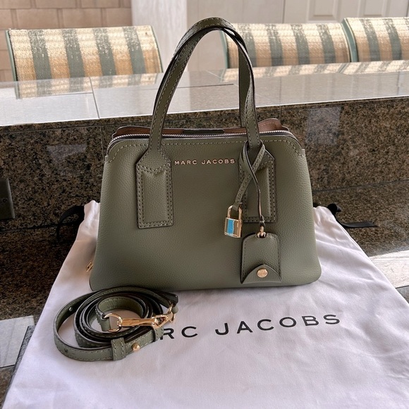 Marc Jacobs Handbags - Marc Jacobs handbag/ crossbody